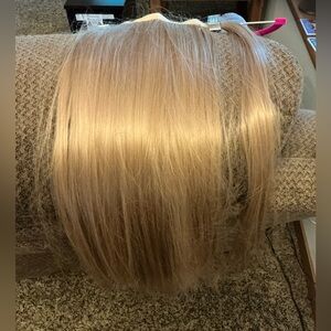 BELLAMI Wrap ponytail hair extension blonde 20” long, color #18, natural blonde.